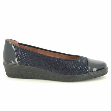 Petunia Wedge Pump